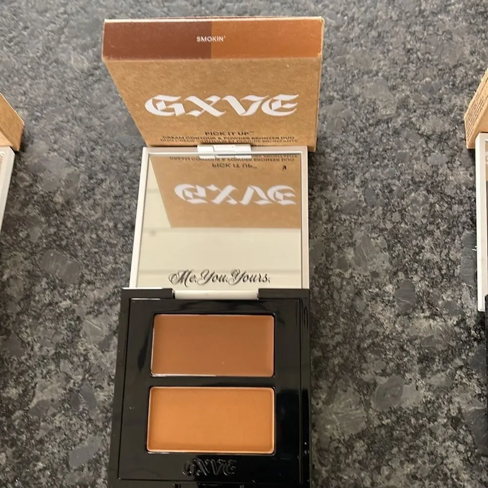 GXVE by Gwen Stefani Pick it Up Cream Contour & Powder Bronzer Duo pick shade